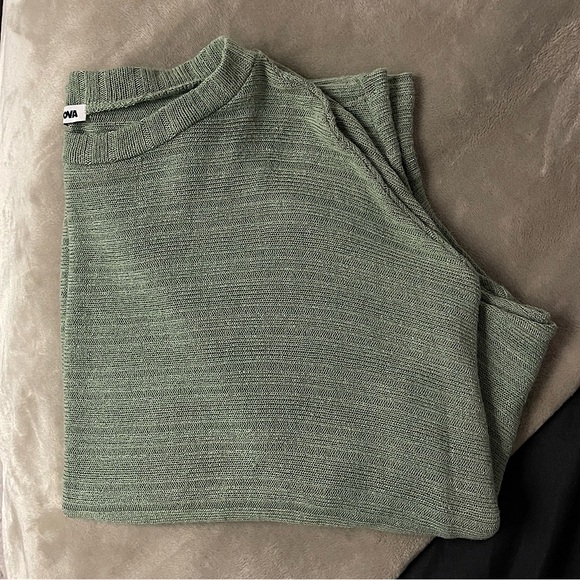 Fashion Nova Top Sage - Picture 2 of 3